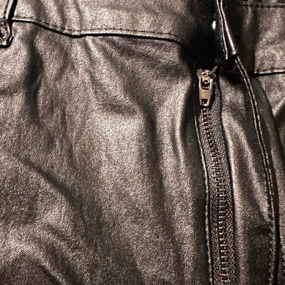 Super Sexy vegan leather pants - Picture 6 of 12
